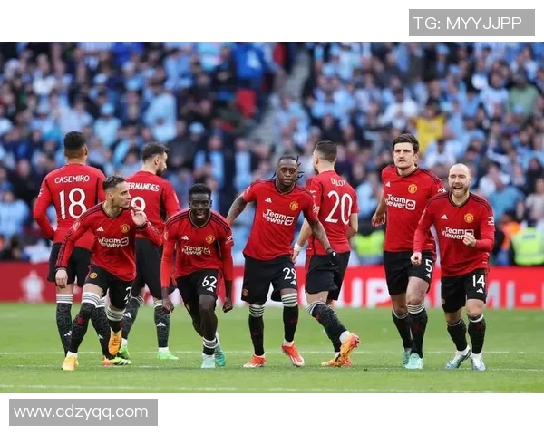 足总杯激战曼联险胜巴萨红牌争议引发全场热议与欢呼